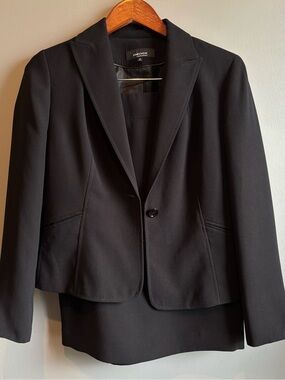 Jones Wear Two Piece Skirt Suit Set